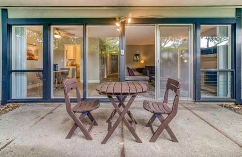 University South Apartment | Chic Palo Alto 2BR w/Balcony, nr Shopping & Dining, by Blueground