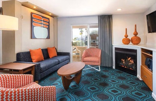 Old Las Palmas Resort | Chic resort with 1 bedroom and WiFi, fitness room in delightful Palm Springs