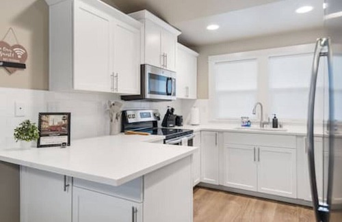 South Richland House | Chic Retreat in Prime Location