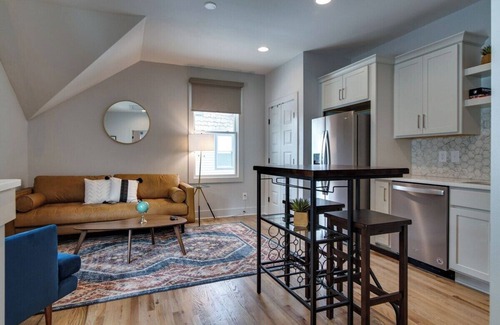 Greenwood House | Chic Retreat + Parking <10 Min From Broadway