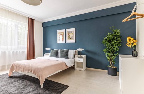 Bostanci Apartment | Chic Sea View Flat on Bagdat Avenue in Bostanci