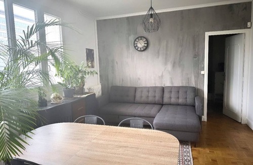 La Garenne-Colombes Apartment | Chic, spacious 3-bedroom apartment just a stone's throw from Paris