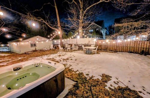 Bluemont House | Chic Stay With Jacuzzi, Firepit, Board Games in Central Ballston/DC area