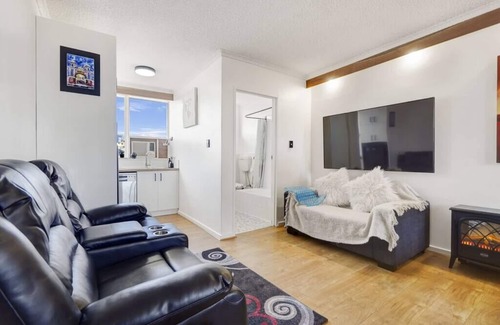St Kilda Apartment | Chic Studio by Luna Park|Beach+ Free Parking