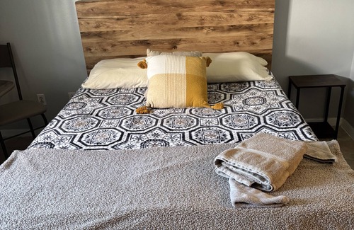 Land O' Lakes Apartment | Chic studio with AC and WiFi in fabulous Land O' Lakes