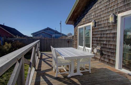 Pacific Beach House | Chic Summer House Cottage Walk to Ocean!