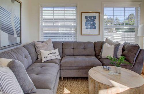Pacific Beach House | Chic Summer House Cottage Walk to Ocean!