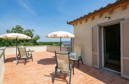 Pietraia House | Chic Tuscan Stay with Steam