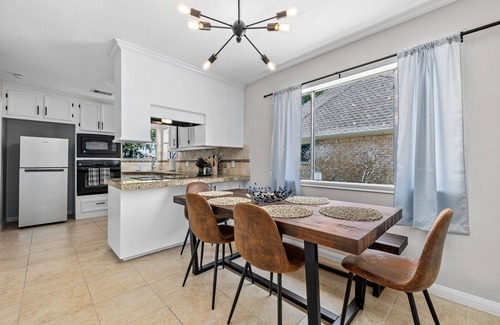 Mission Bend House | Chic Urban Escape: Your Trendy City Haven