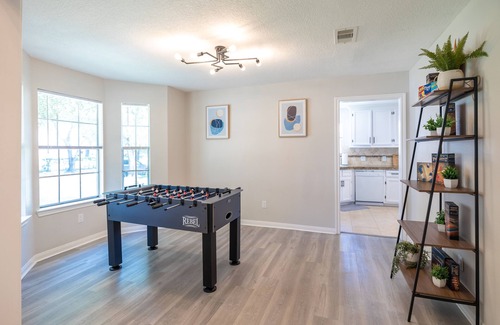 Mission Bend House | Chic Urban Escape: Your Trendy City Haven