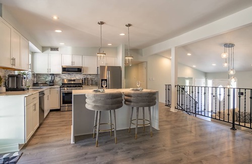 Woodland Hills Villa | Chic Villa by Topanga Canyon - Smart Home - Hillside, Hot-Tub, Parking, Office