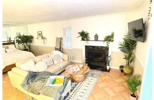 Norwich Villa | Chic Villa Oasis by Mohegan Sun w/ Pool & Hot Tub