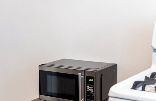 Berwyn Apartment | Chicago style apt/Near Hosp/ORD/MDW/DT