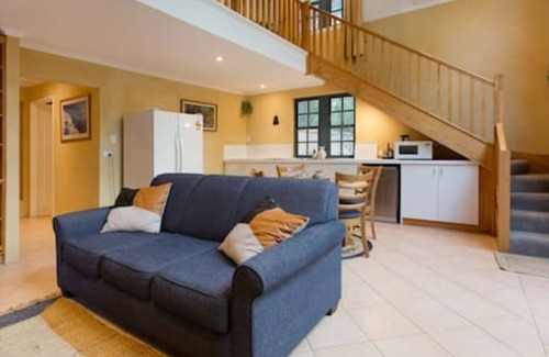 Chidlow Villa | Chidlow, Lake Leschenaultia, cycling & walking, Book the Spa & Sauna, cost extra