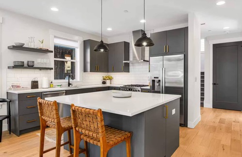 Roslyn House | Chill, Grill & Soak | Forest Hot Tub, Firepit, BBQ