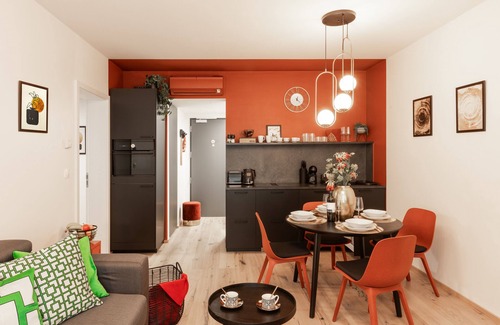 Karlin Apartment | Chill in Oriental Splendour
