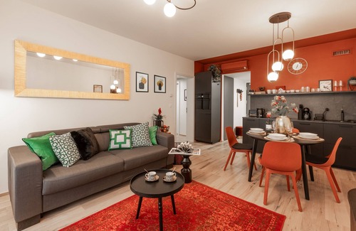 Karlin Apartment | Chill in Oriental Splendour