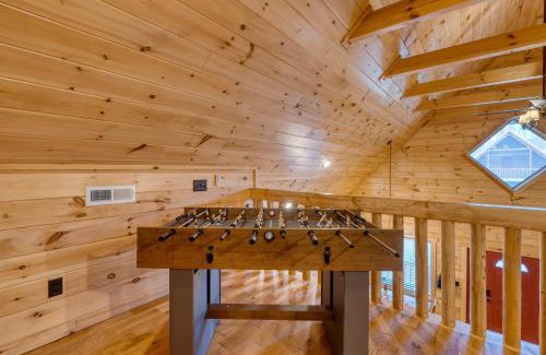 White Oak Lodge House | Chilln in the Smokies by AvantStay Hot Tub Foosball Pool Gym Tennis Access