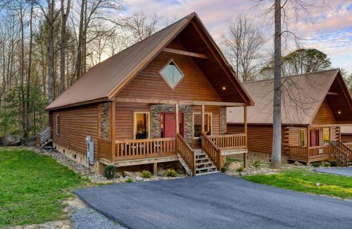 White Oak Lodge House | Chilln in the Smokies by AvantStay Hot Tub Foosball Pool Gym Tennis Access