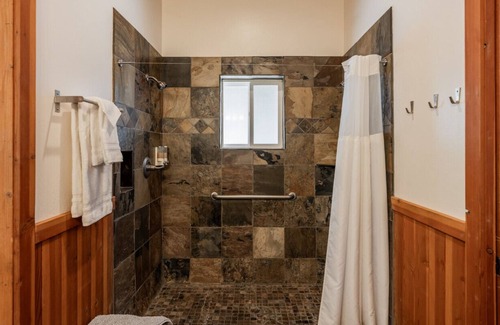 Ashland Cabin | Chinquapin Mountain Cabin w/Jacuzzi and Wood Stove at Green Springs Inn