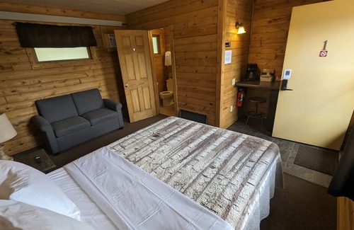 Hayward Apartment | Chip-Wa Lodging Room 1