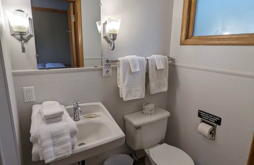 Hayward Apartment | Chip-Wa Lodging Room 2