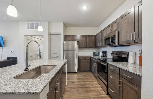 Cleburne Apartment | Chisholm Trace 1022 I Spacious 2 Bed 2 Bath