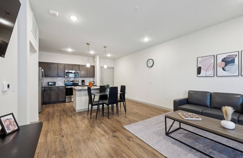 Cleburne Apartment | Chisholm Trace 422 I Comfy 2 bed 2 Bath
