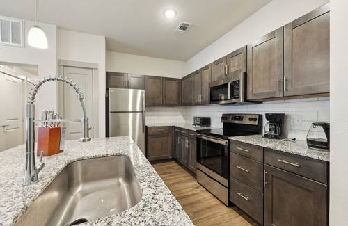 Cleburne Apartment | Chisholm Trace 422 I Comfy 2 bed 2 Bath