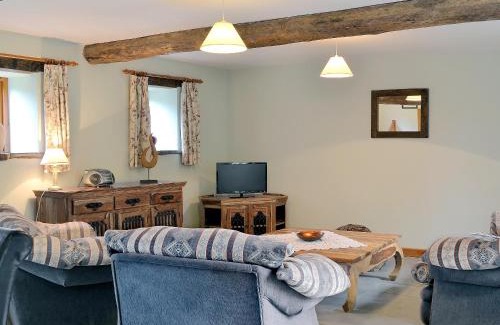 Potter Heigham House | Chive - E4326