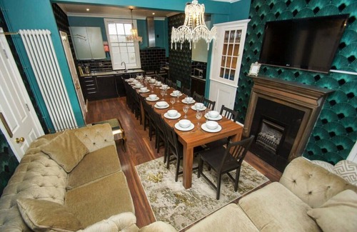 Brighton City Centre House | Chocolate Box |Sleeps 18| by Brighton Holiday Lets