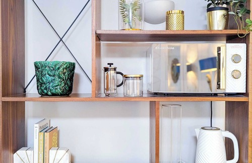 Brighton City Centre House | Chocolate Box |Sleeps 18| by Brighton Holiday Lets