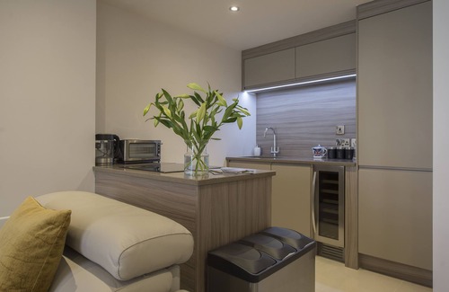 York Apartment | Chocolets - The Lion Suite