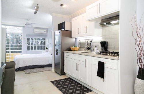Beverly Hills Apartment | Choose To Be Happy @ Seymour # 9 [Studio]
