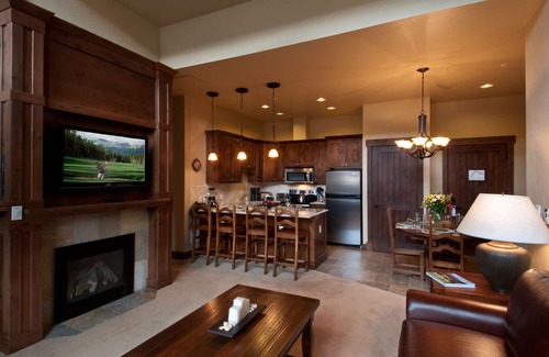 Breckenridge Apartment | Christmas at Grand Lodge on Peak 7- 2BR- 2B Dec 21 -28,2024