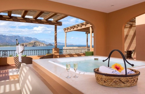 Loreto Resort | Christmas at Villa del Palmar in Elite 2-bedroom penthouse ocean front suite
