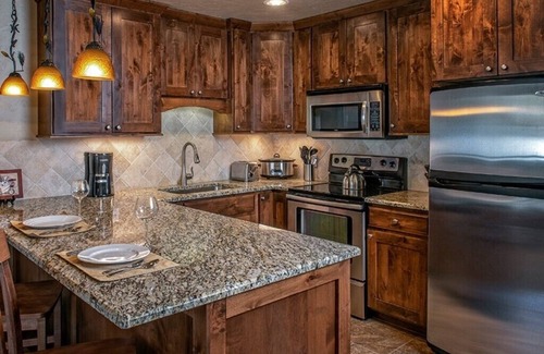 Breckenridge Apartment | Christmas Dream Vacation - Ski in/Out Luxury Condo - Sleeps 8