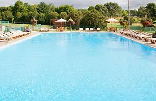 Wisconsin Dells Cottage | Christmas Mountain Village Getaway 2BR Golf 27 holes Multiple Pools Ski too!