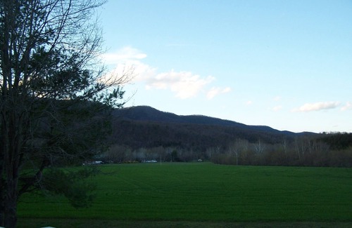 Luray Cabin | Christopher's Riverside Cabins "The Shuck"