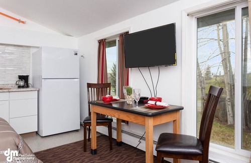 Abbott Loop Apartment | Chugach Mountain View Fox Den Suite