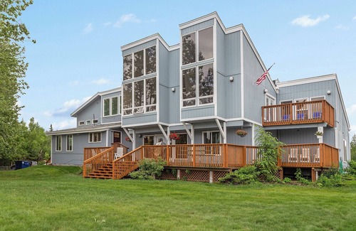 Abbott Loop Apartment | Chugach Mountain View Fox Den Suite