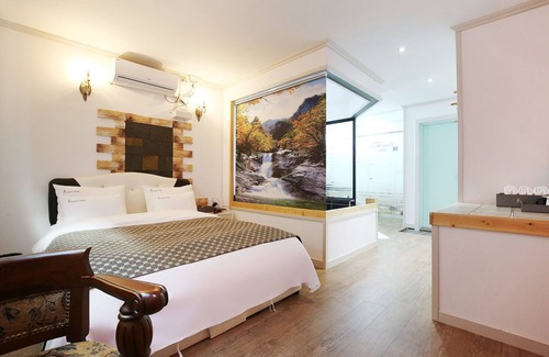 Chungju Hotel | Chungju Hue Drive-in