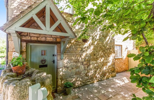 Chipping Campden Cottage | Church Cottage - a cotswold cottage that sleeps 4 guests in 2 bedrooms