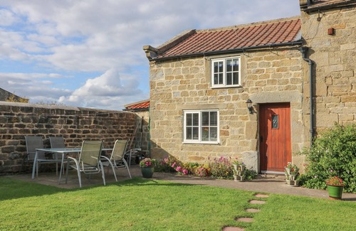 Sawley Cottage | CHURCH FARM ANNEX, pet friendly, with a garden in Ripon