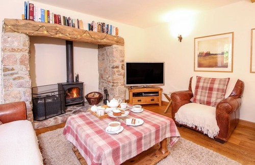 Liverton Cottage | CHURCH THATCH, pet friendly, with open fire in Abbotskerswell