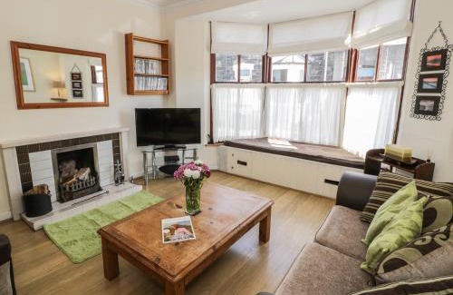 Bangor House | Chwech