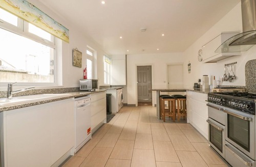 Newquay City Centre Cottage | CHY-AN-BRAE, pet friendly, country holiday cottage in Newquay