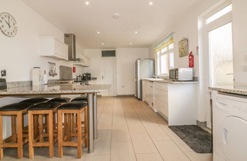 Newquay City Centre Cottage | CHY-AN-BRAE, pet friendly, country holiday cottage in Newquay