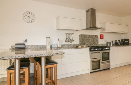 Newquay City Centre Cottage | CHY-AN-BRAE, pet friendly, country holiday cottage in Newquay