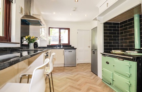 Redruth Cottage | CHYROSEN, family friendly, with open fire in St Day